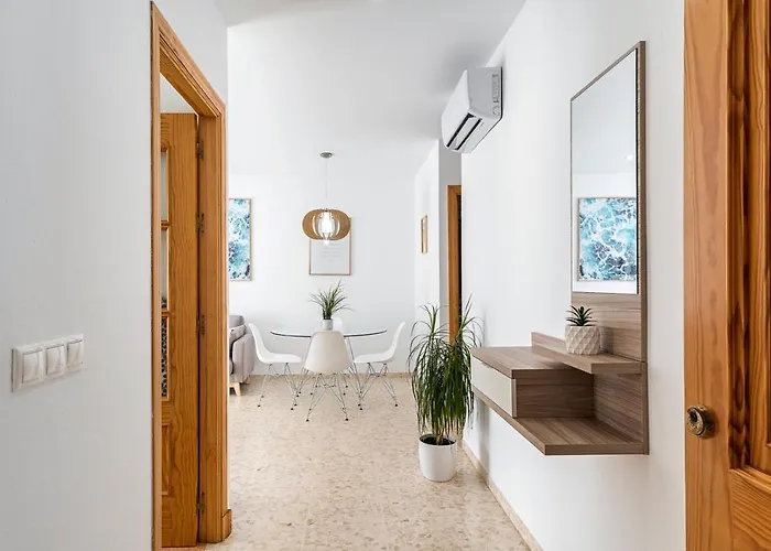 Piso Luminoso Y Muy Tranquilo * コニル・デ・ラ・フロンテラ